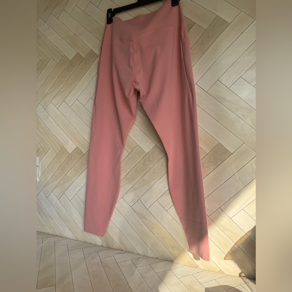 Nike women’s universa size large - Picture 7 of 7